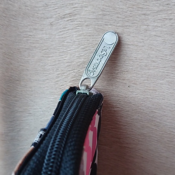 Le Sportsak Wallet - Picture 3 of 15